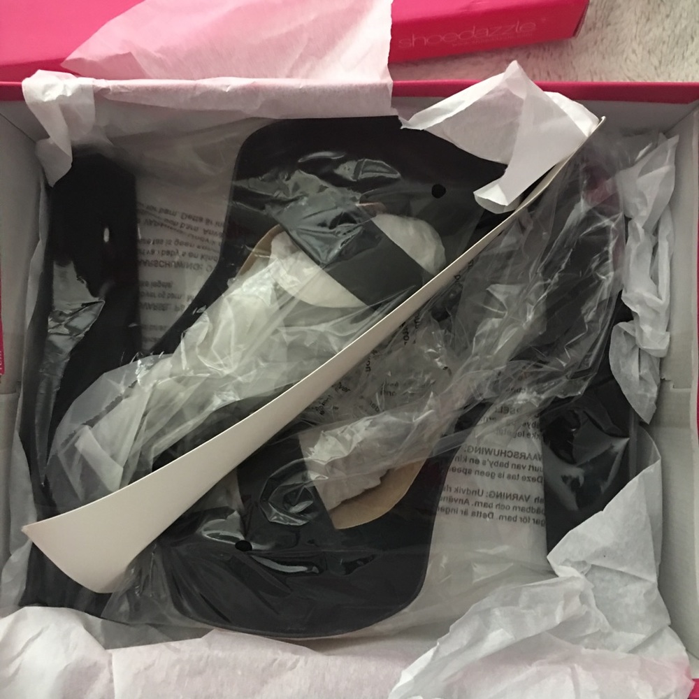 NWT ShoeDazzle Black Gracen Platform Sandal - Picture 2 of 4